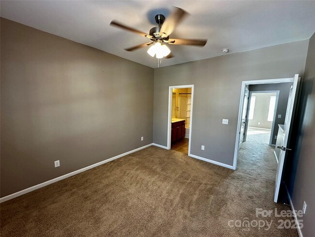 Building Photo - 15808 Sharon Dale Dr