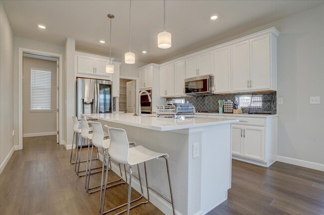 Building Photo - 5-Bed/4-Bath built in 2022!