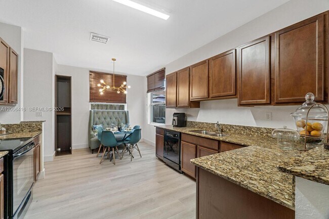 Building Photo - 657 SE 31st Ave