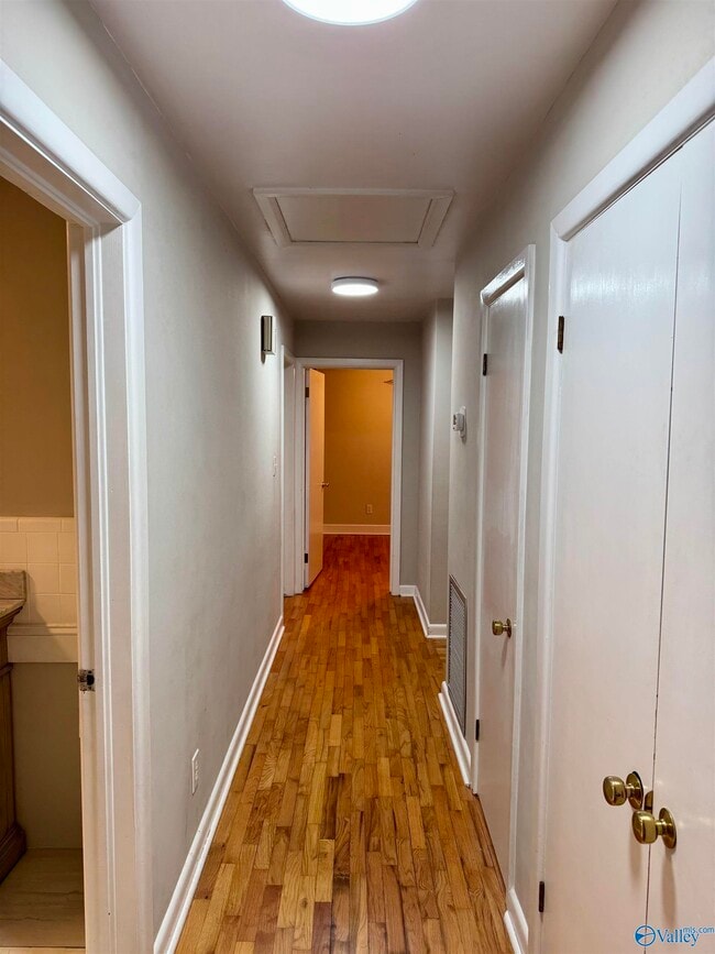 Building Photo - 804 Hereford Dr