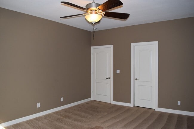 Building Photo - Gorgeous Home Located in Osage Hills Subdivision