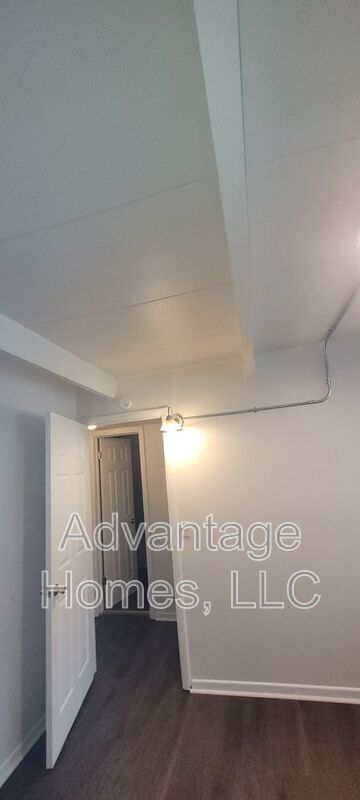Building Photo - 829 N 70th Terrace