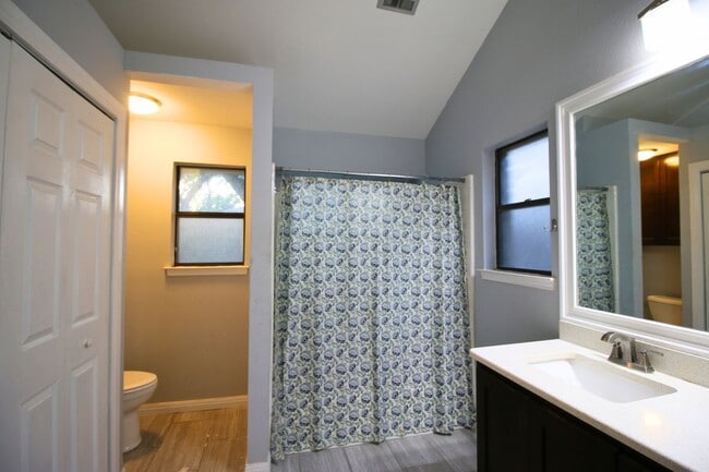Building Photo - 9347 Laurel Grove