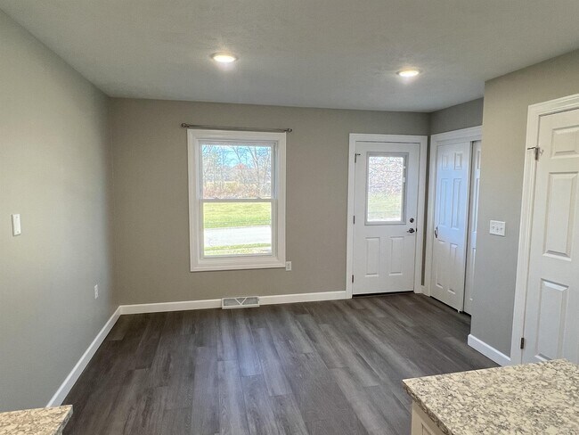 Building Photo - 7 Lakewood Rd