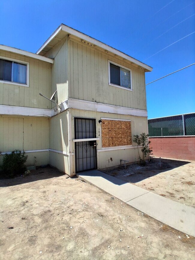 Building Photo - 4841 E Lane Ave