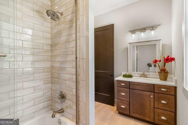 Building Photo - 6 Whisper Pl