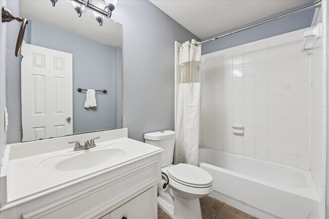 Building Photo - 11914 White Water Bay Dr