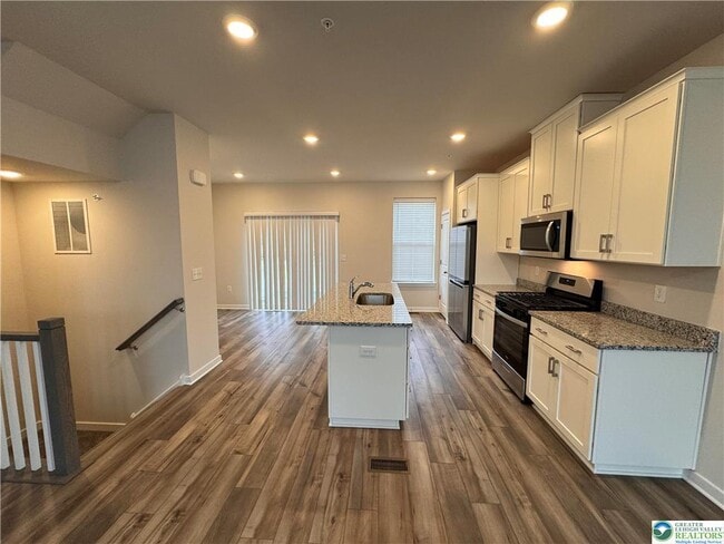 Building Photo - 7634 Clayton Ave