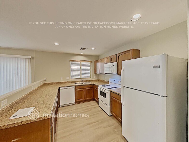 Building Photo - 944 S Sabino Dr