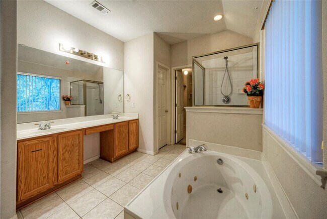 Building Photo - 601 Indian Run Dr