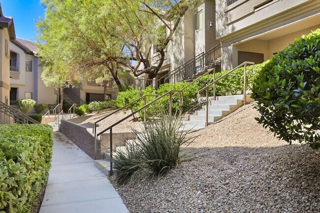 Building Photo - Great 2 Bed, 2 Bath First Story Condo In Northwest Vegas