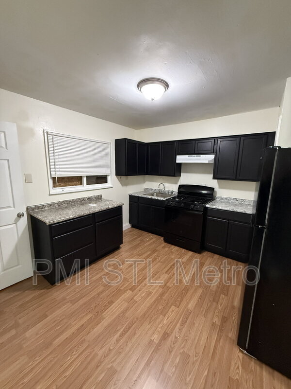 Building Photo - 10501 Duke Dr