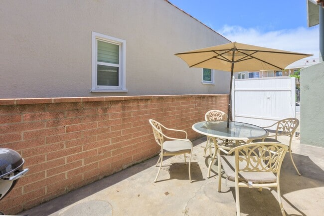 Building Photo - 1727 W Balboa Blvd