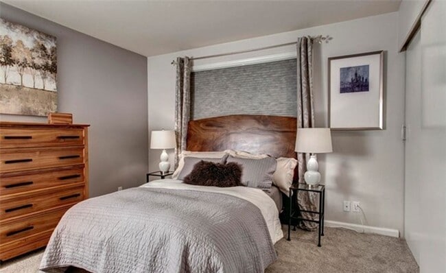 Building Photo - Beautiful Home located near Juanita Bay Water Front with 2 Bed and 2 Bath