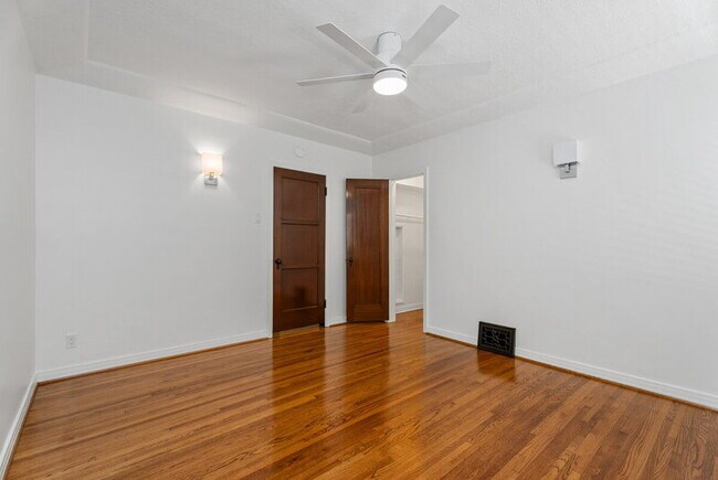 Building Photo - 76 Roycroft Ave