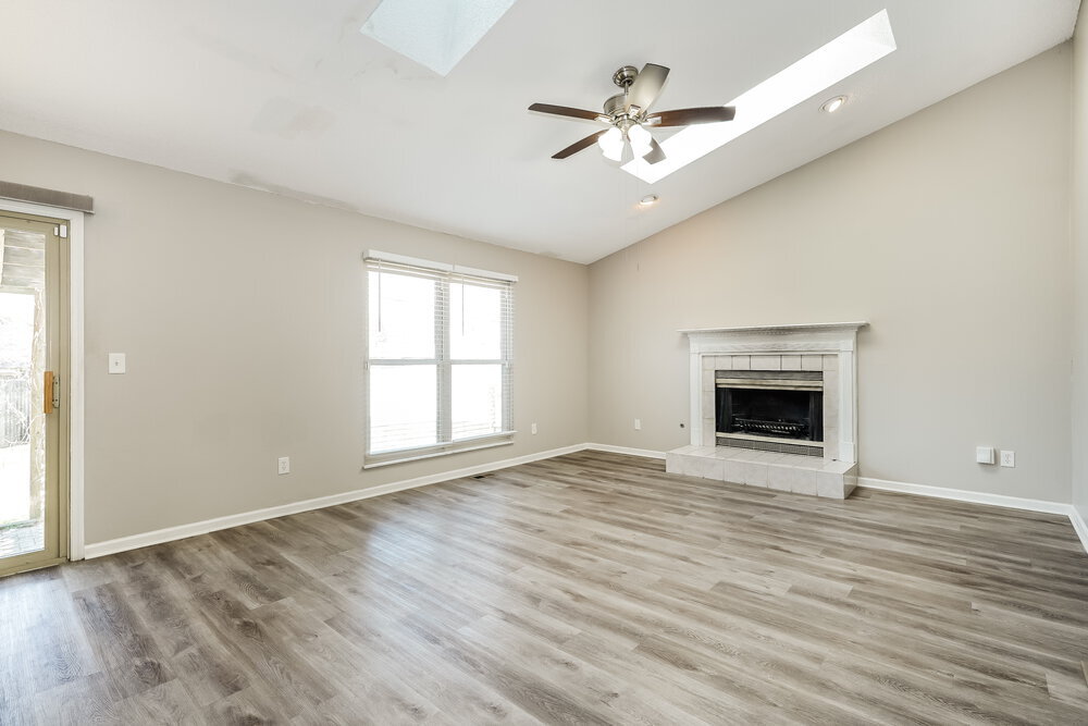 Building Photo - 1127 Crestview St