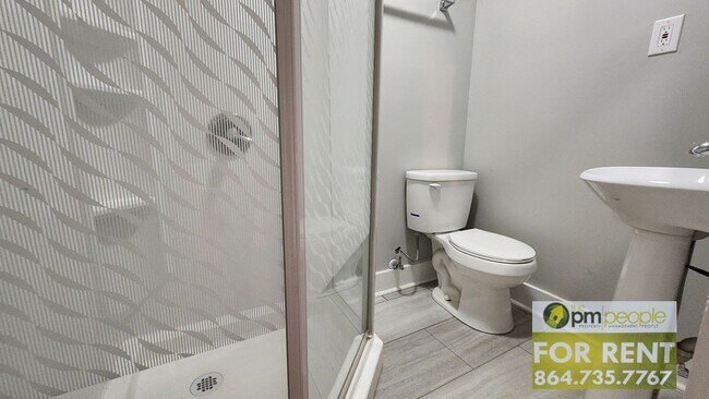 Building Photo - Remodeled 3/2 ready for new tenants.