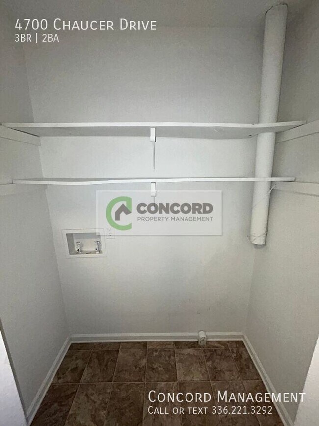 Building Photo - 4700 Chaucer Dr