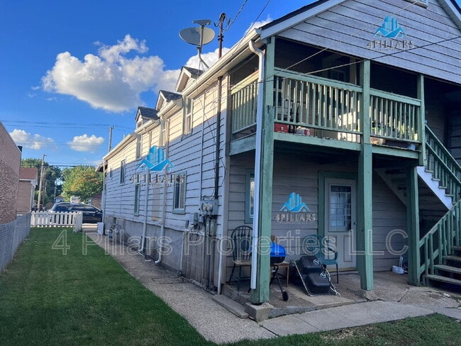 Building Photo - 523 W Columbus Dr