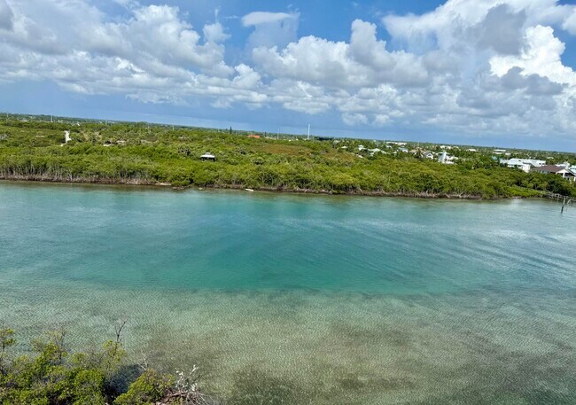 Building Photo - 375 S Beach Rd