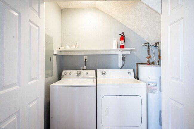 Building Photo - 219 Patane