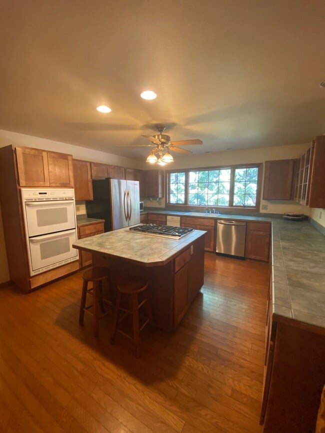 Building Photo - Quaint Country Living (APP#143)