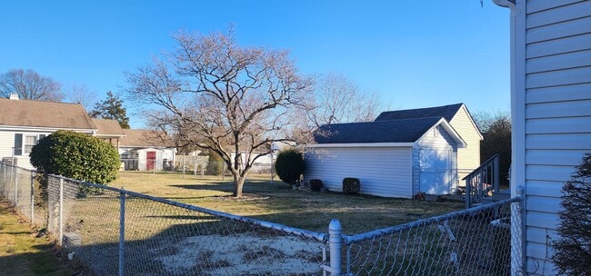 Building Photo - For Rent