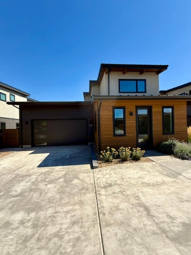 Building Photo - 3336 NW Celilo Ln
