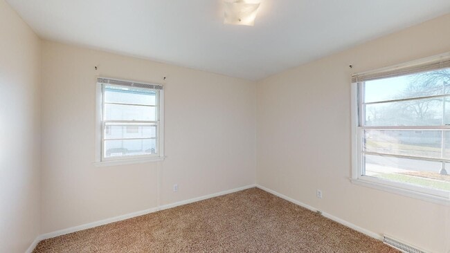 Building Photo - 2226 Melrose Ave