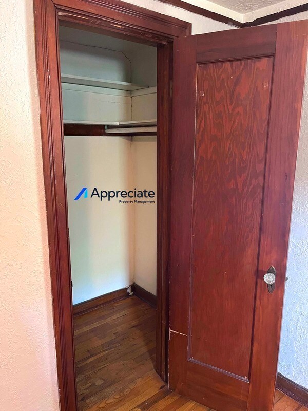 Building Photo - 622 Paris Ct