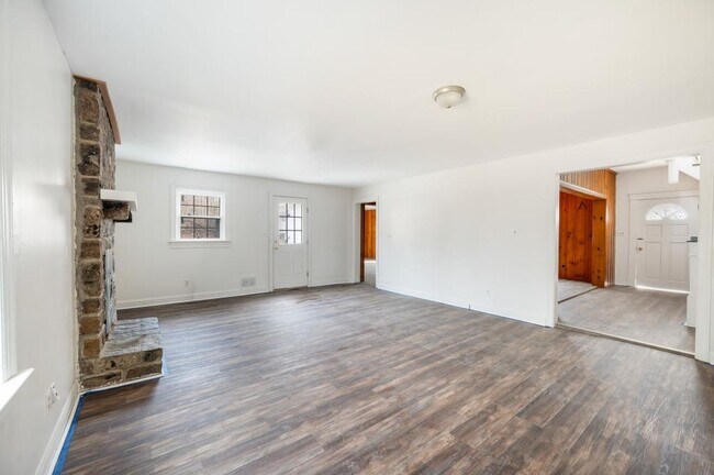 Building Photo - 228 Newcomb Dr