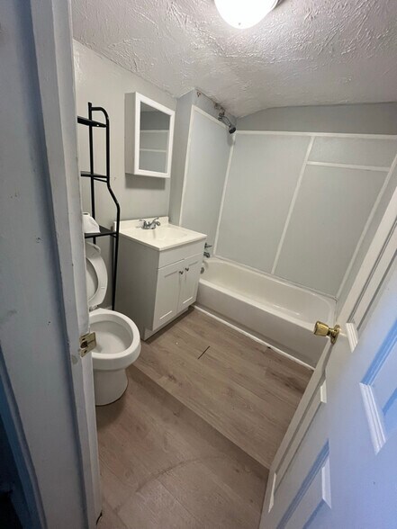 Building Photo - 3034 Churchill St