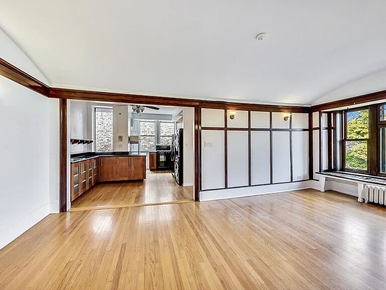 Building Photo - 5600 S Blackstone Ave