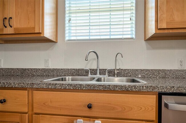 Building Photo - 5906 Yaupon Ridge Dr