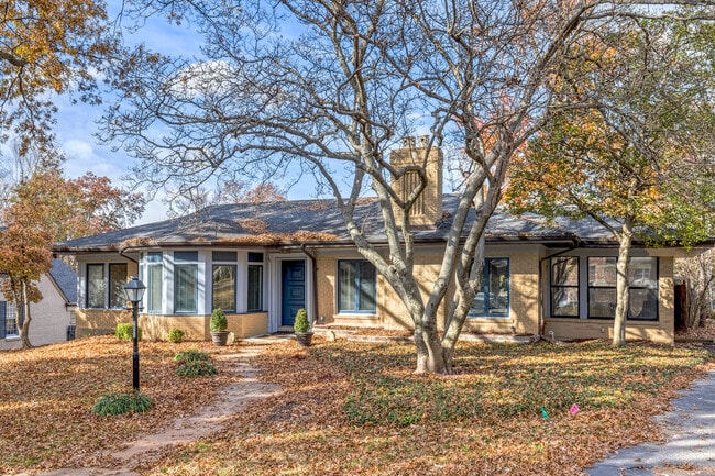 Primary Photo - 221 Brighton Way