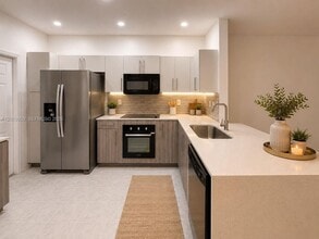 Building Photo - 2078 Madeira Dr