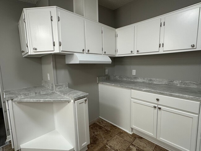 Building Photo - Country Living 3 Bedroom, 2 Bath Home in S...