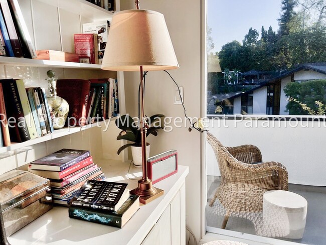 Building Photo - Furnished Brentwood Hills Retreat with Tim...