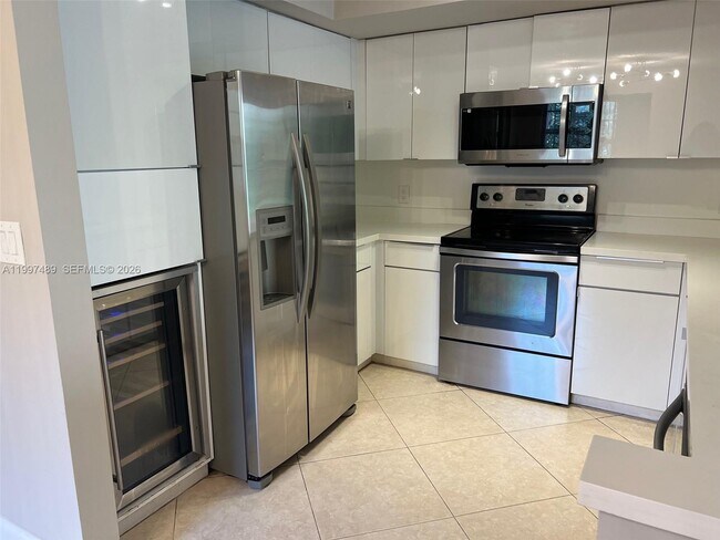 Building Photo - 19701 E Country Club Dr