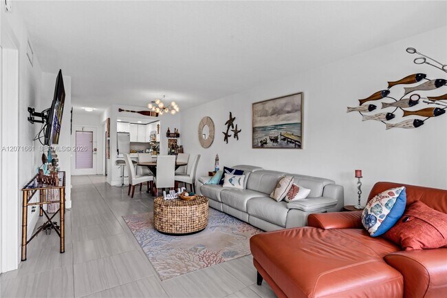 Building Photo - 455 Paradise Isle Blvd