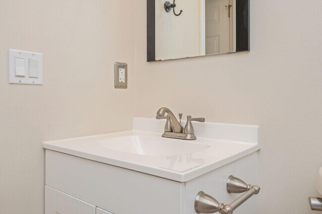 Building Photo - 7648 Chablis Cir