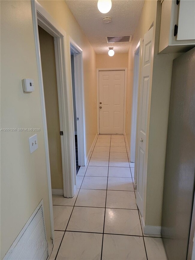 Building Photo - 307 S Ocean Dr