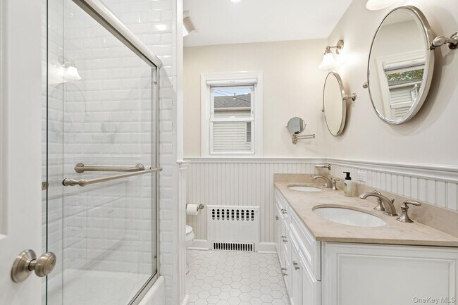 Building Photo - 222 Park Ave