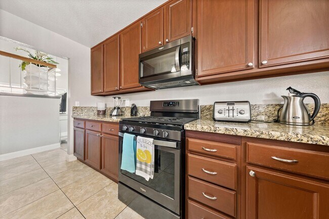 Building Photo - Fully furnished gorgeous Silverado Ranch home!