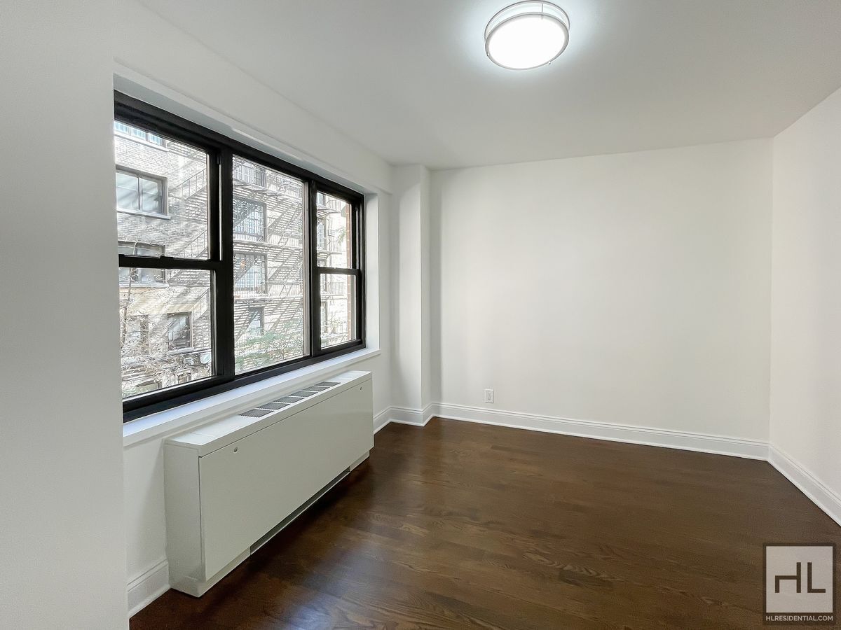 Building Photo - E 56th St | Sutton Place | 1BR / Flex-2 / 1BA | Avail June 1 | Doorman | Laundry | NO Broker's Fees!