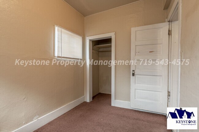 Building Photo - Ground Level, One Bedroom Apartment with A...
