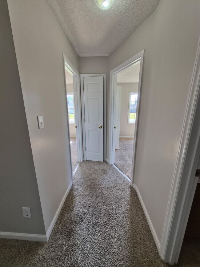 Building Photo - 3 bedroom 2 bath home in Foxtrace subdivision