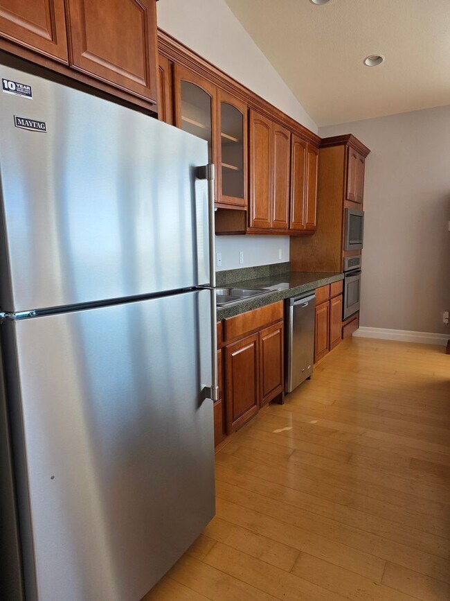 Building Photo - Amazing Bay View 3 bed/3 bath in Coos Bay