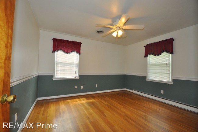 Building Photo - 3 br, 1.5 bath House - 4010 Queenswood Drive