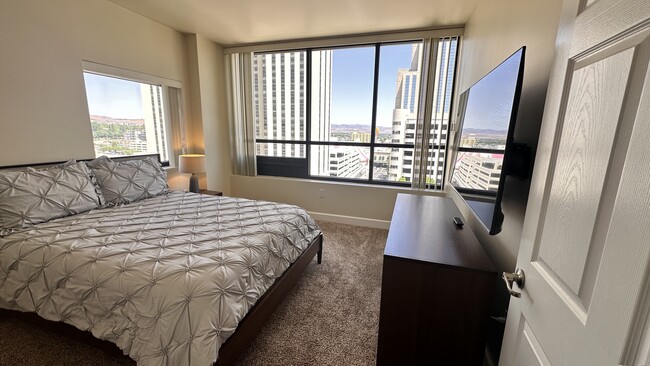 Building Photo - 450 N Arlington Ave